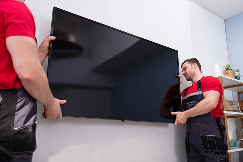 Colocación de TV y estanterías en pared: instalación segura, funcional y bien acabada